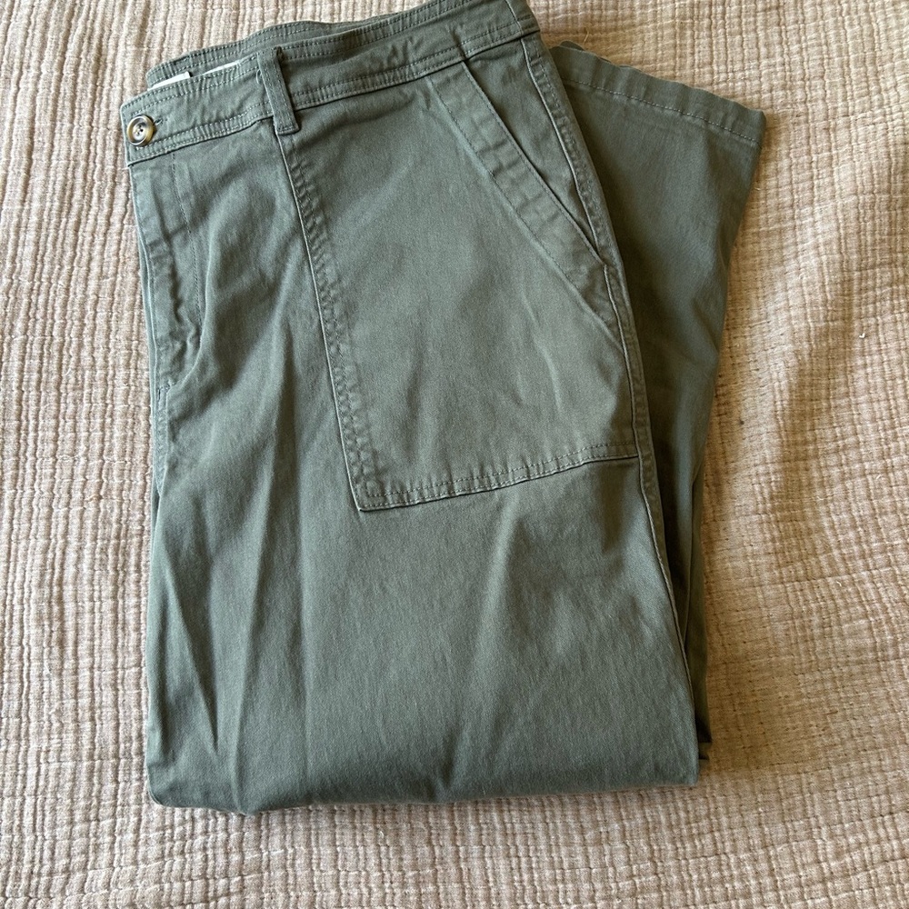 Woman’s Green Pants